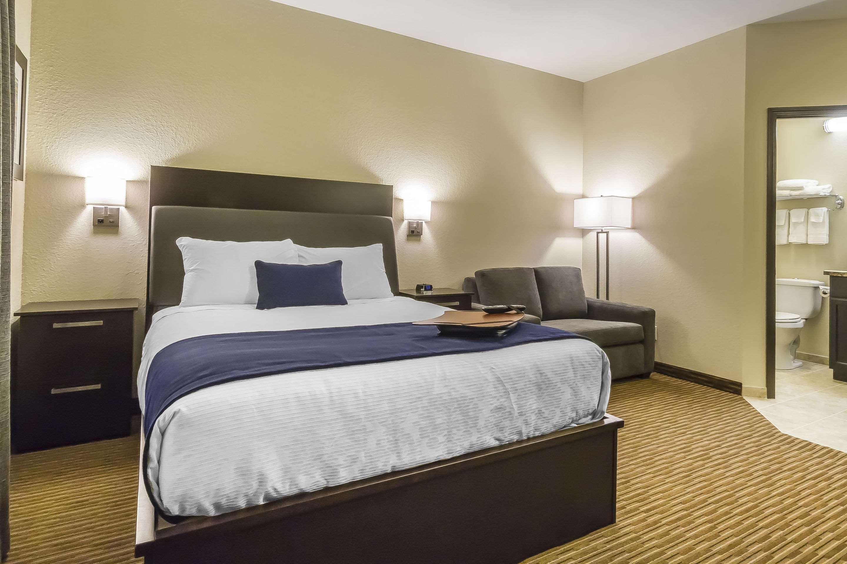 Quality Inn & Suites Moose Jaw Extérieur photo