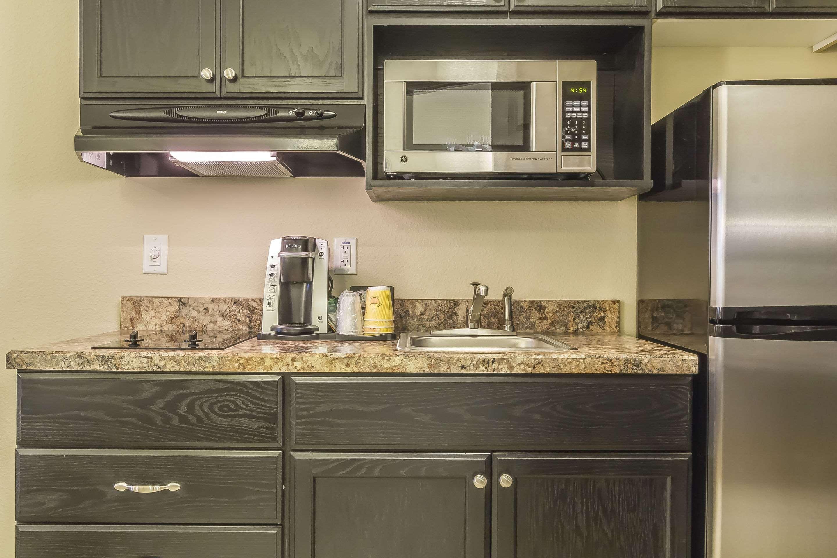 Quality Inn & Suites Moose Jaw Extérieur photo