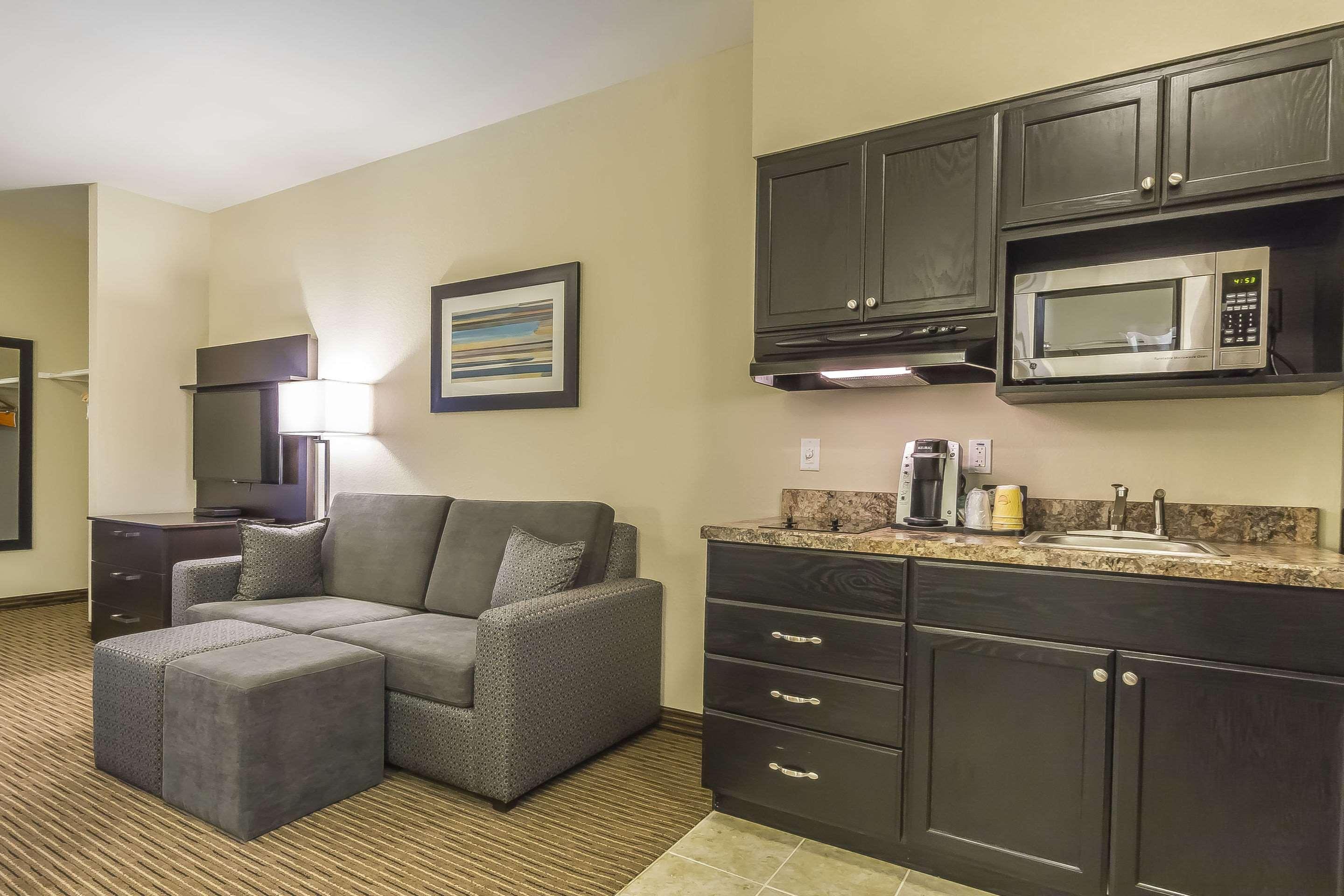 Quality Inn & Suites Moose Jaw Extérieur photo