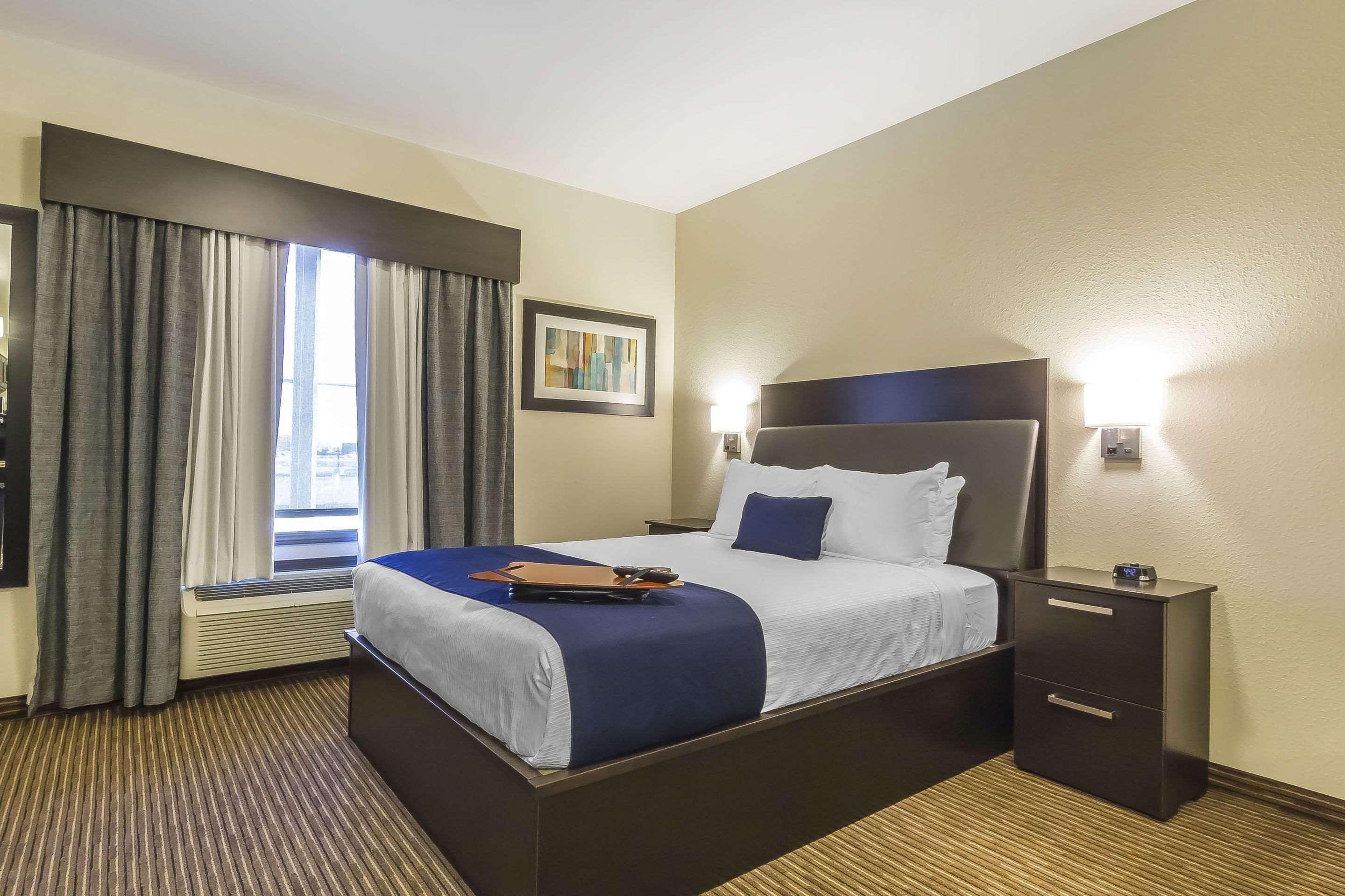Quality Inn & Suites Moose Jaw Extérieur photo