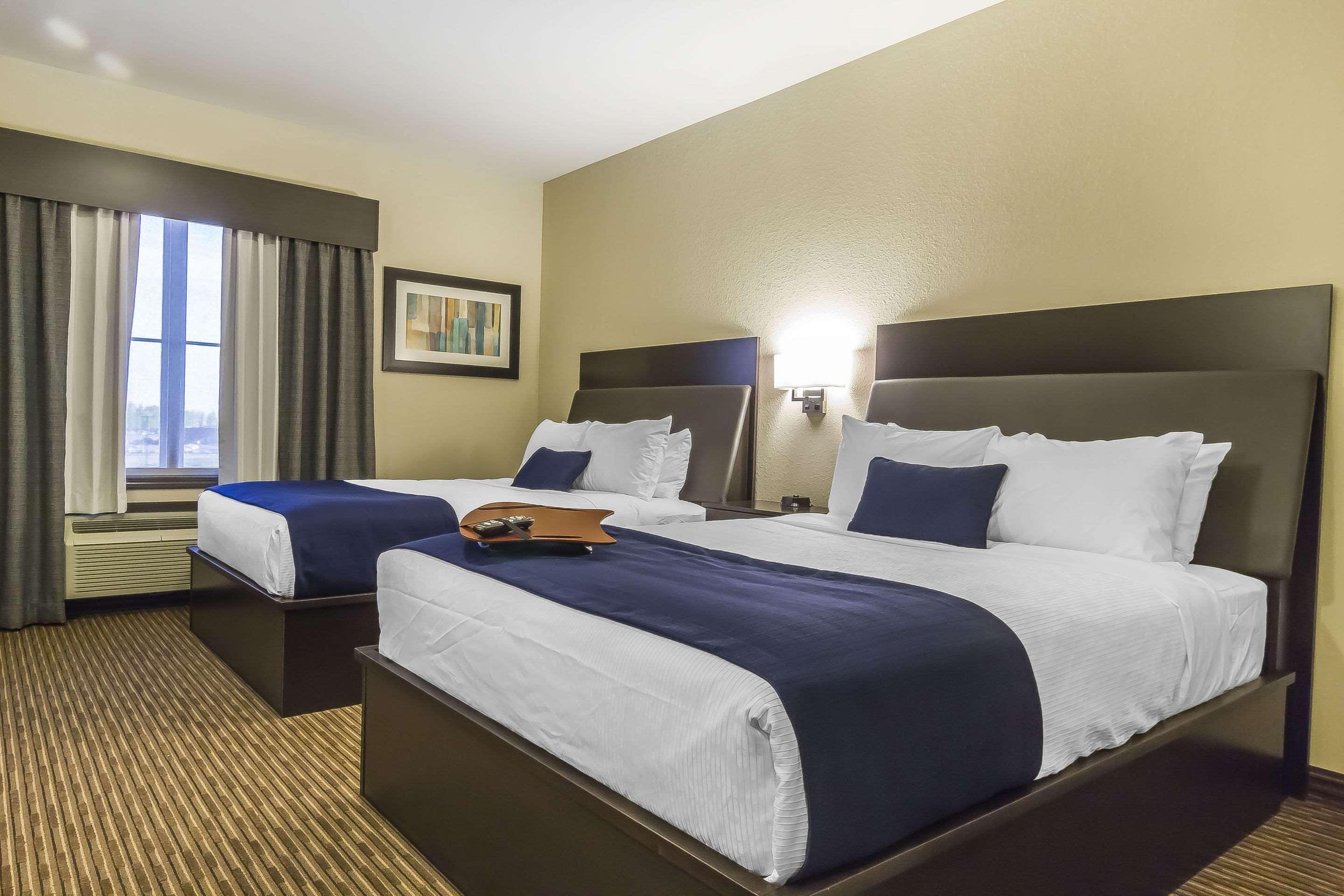 Quality Inn & Suites Moose Jaw Extérieur photo