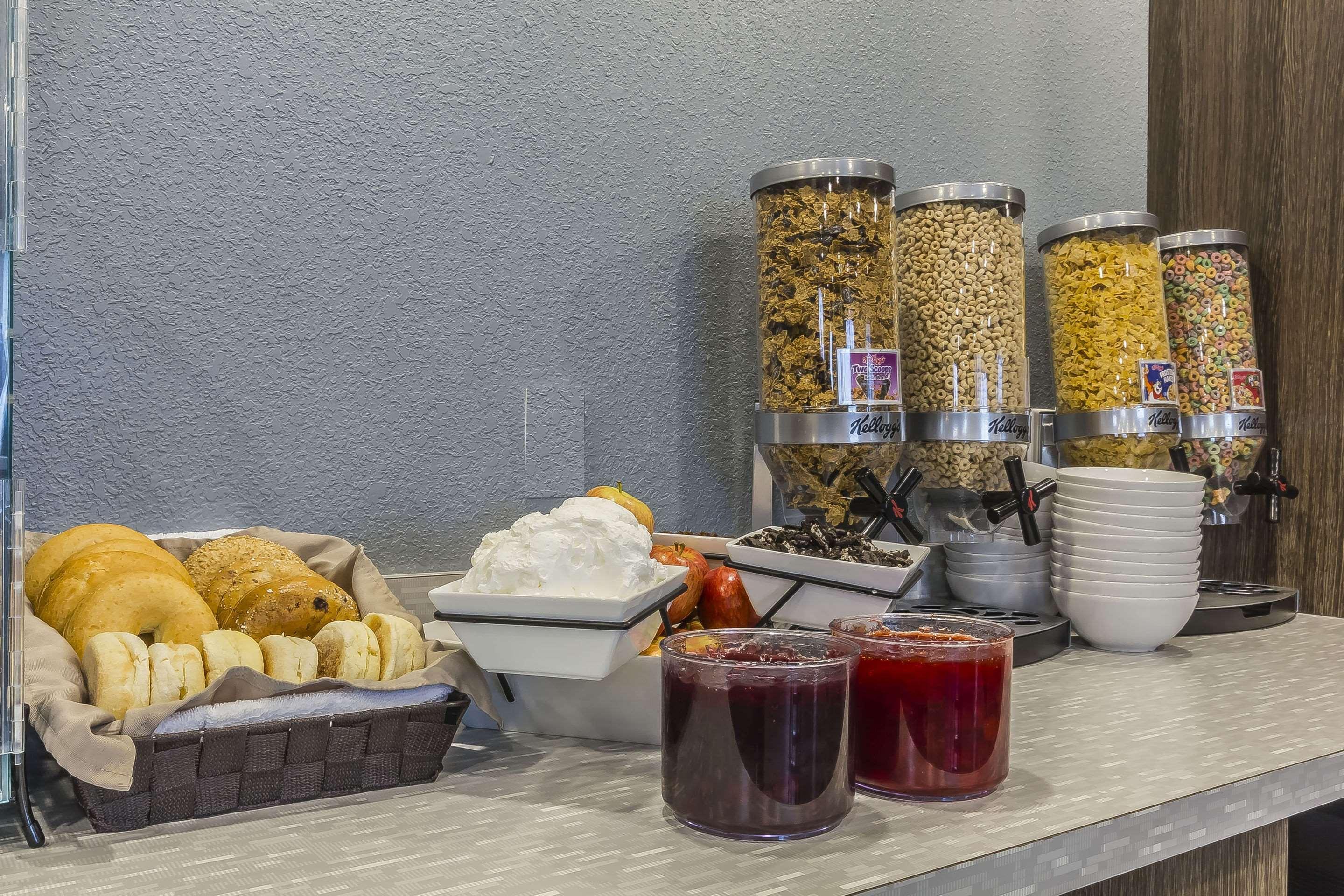 Quality Inn & Suites Moose Jaw Extérieur photo