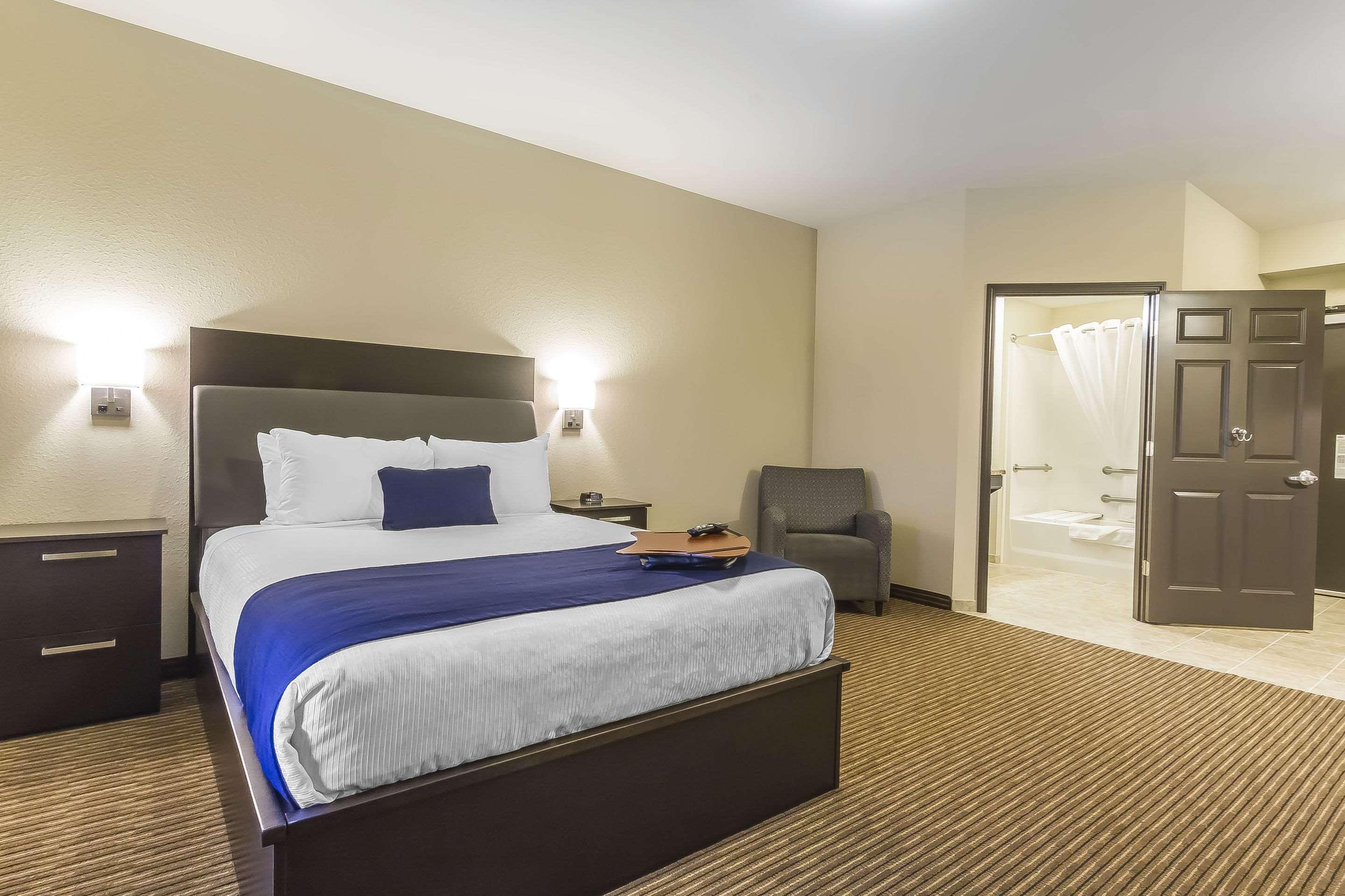 Quality Inn & Suites Moose Jaw Extérieur photo