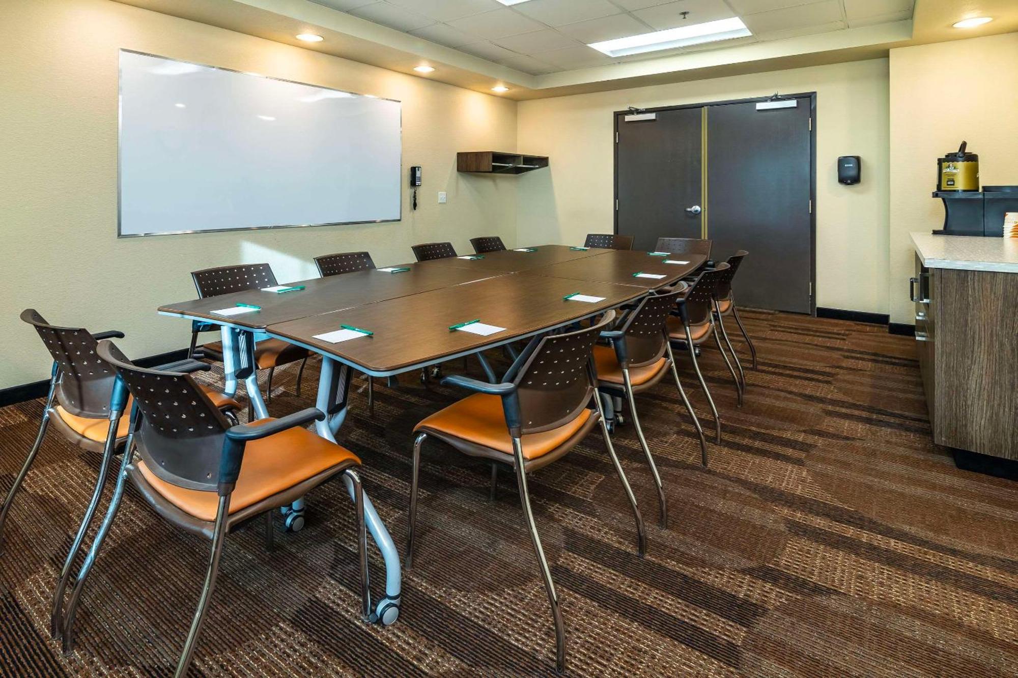Quality Inn & Suites Moose Jaw Extérieur photo
