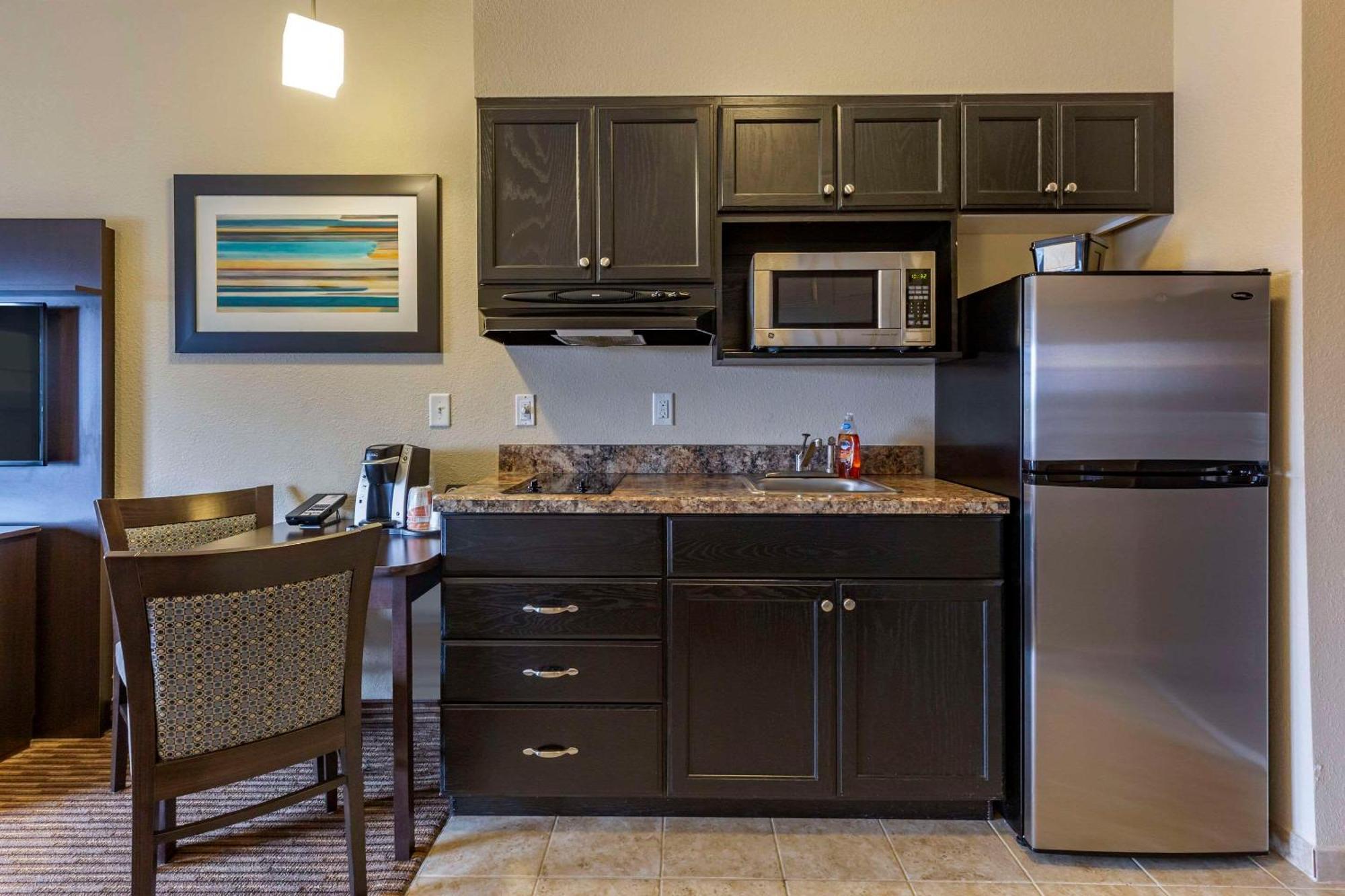 Quality Inn & Suites Moose Jaw Extérieur photo