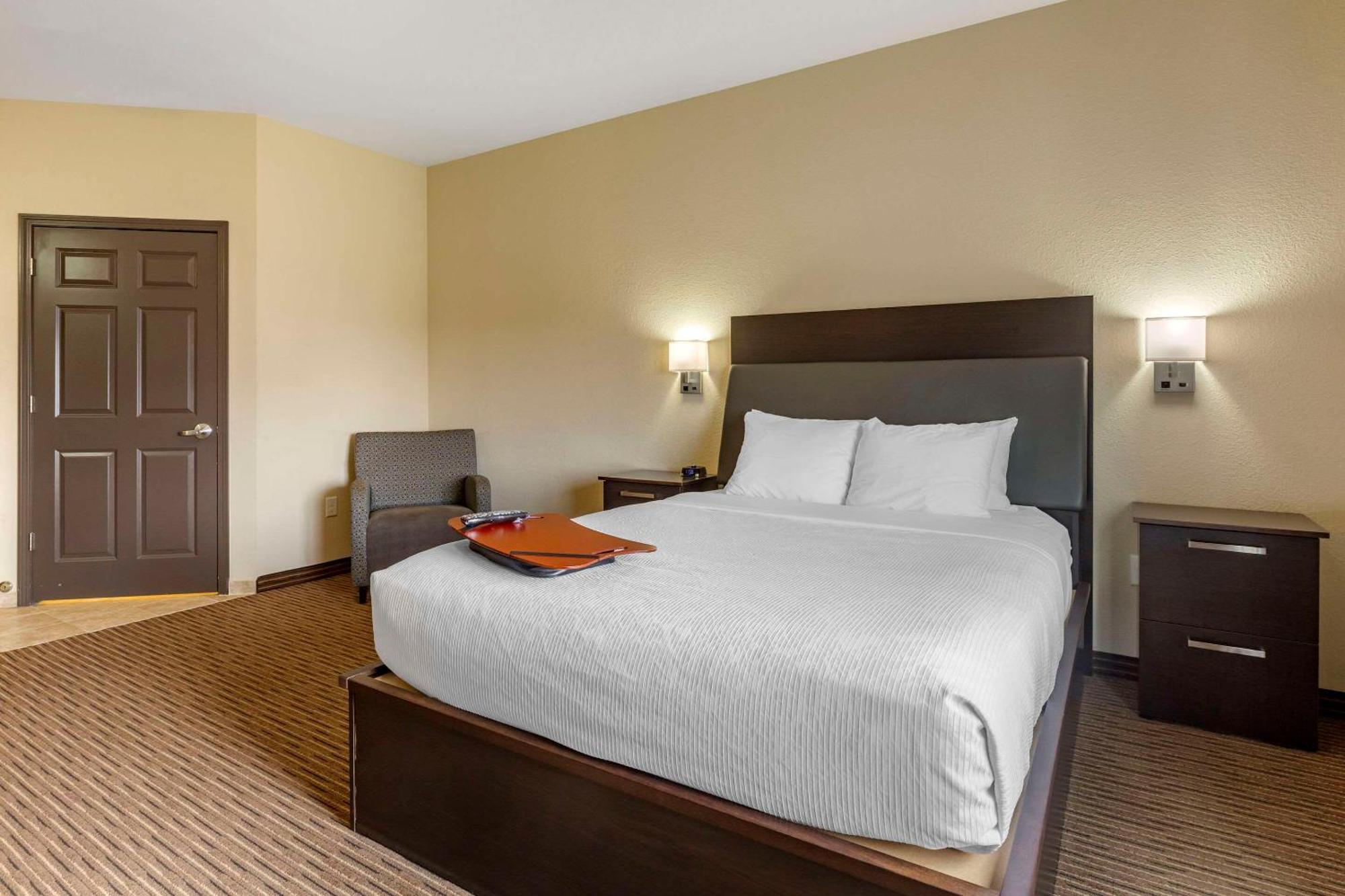 Quality Inn & Suites Moose Jaw Extérieur photo