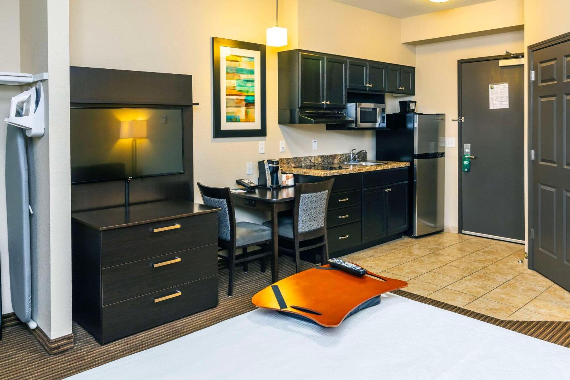 Quality Inn & Suites Moose Jaw Extérieur photo