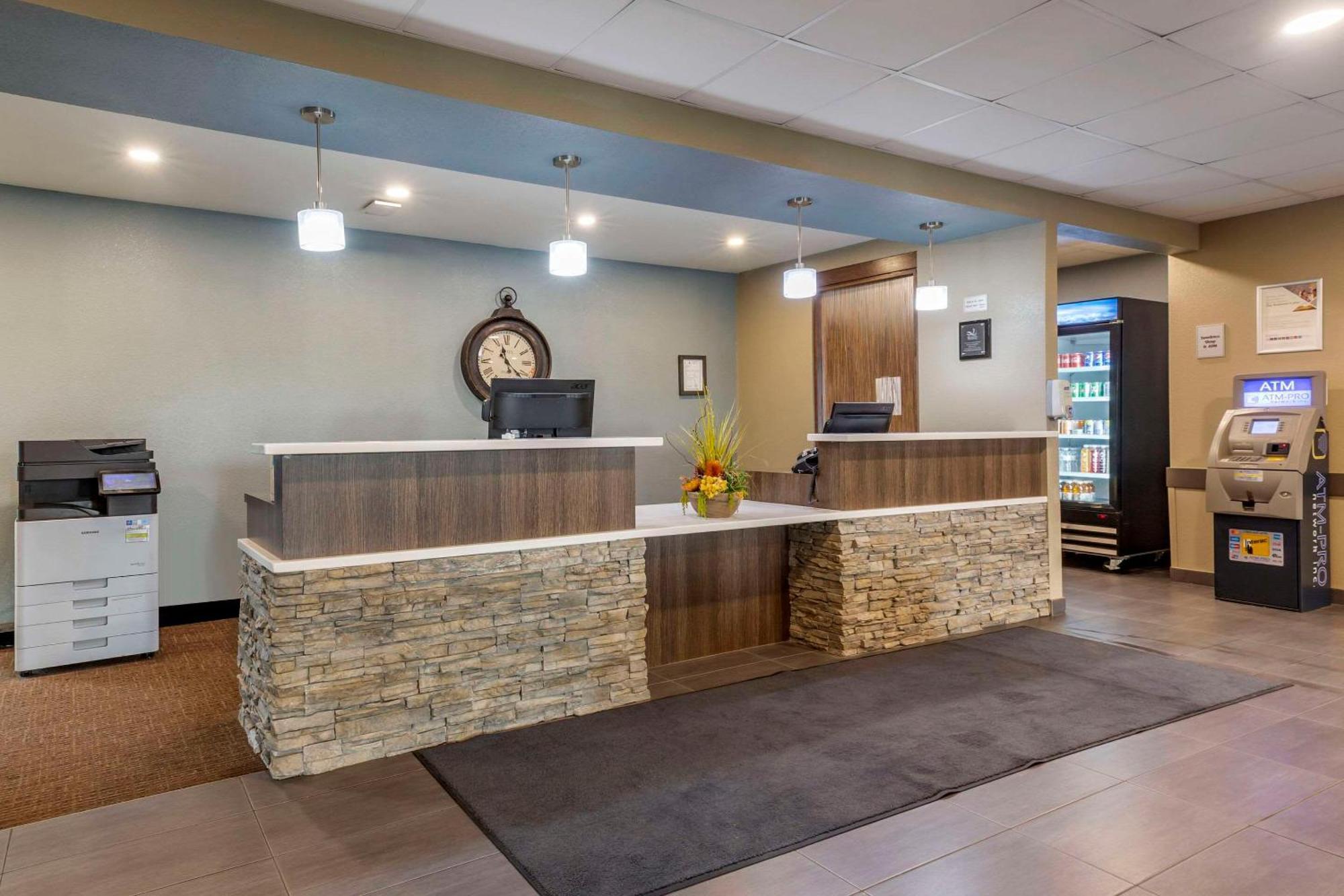 Quality Inn & Suites Moose Jaw Extérieur photo