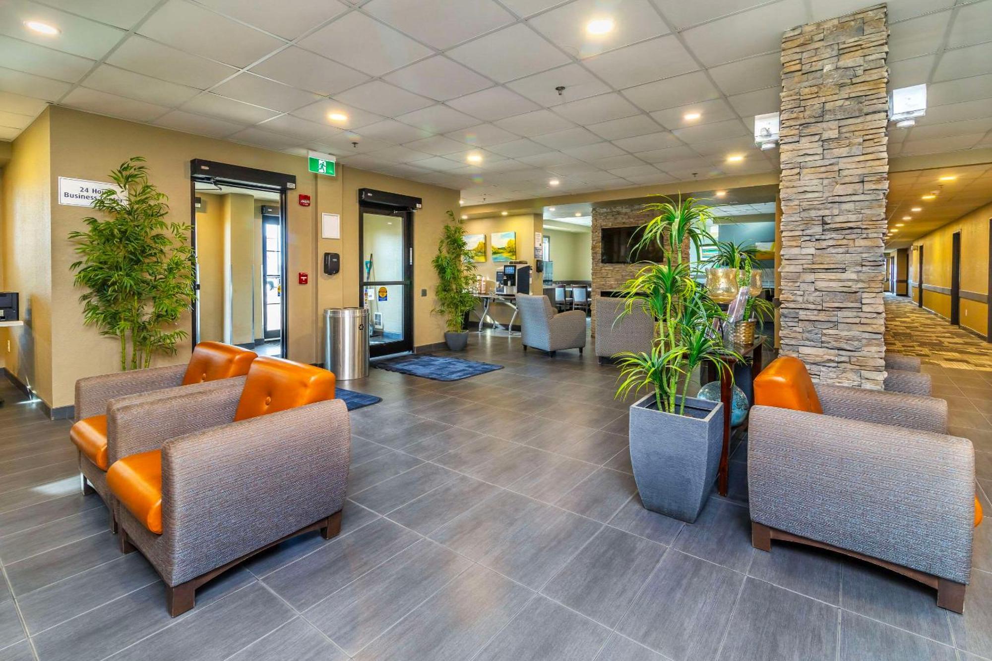 Quality Inn & Suites Moose Jaw Extérieur photo